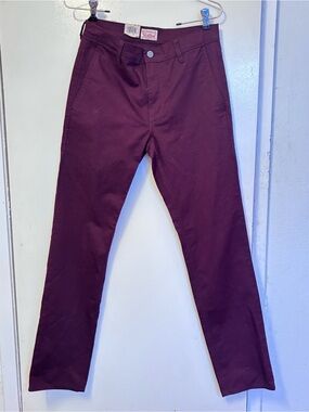 Levi's Women's Slim Chinos in Burgundy